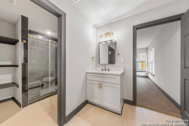 2643 W Gramercy Property Photo 7