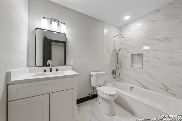 2643 W Gramercy Property Photo 11
