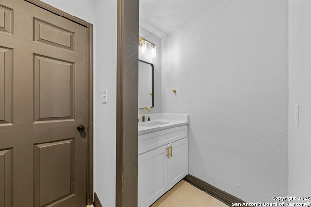 2643 W Gramercy Property Photo 20