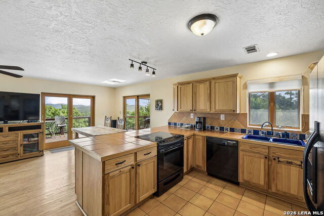 1121 Bradstreet Property Photo 16