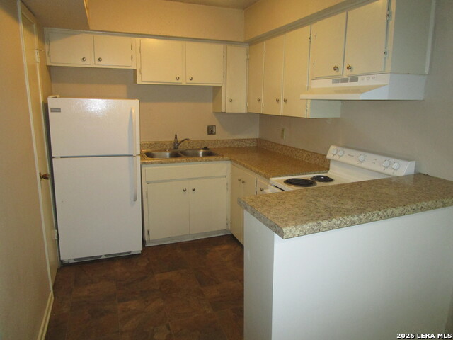 718 W Russell Pl Property Photo 6