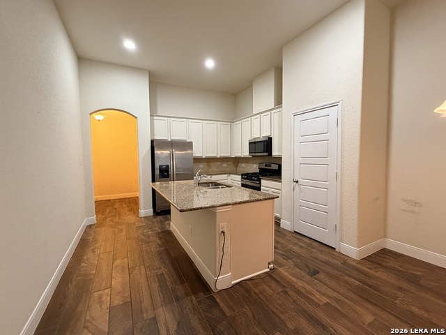 1231 Old Fm 306 Property Photo 5