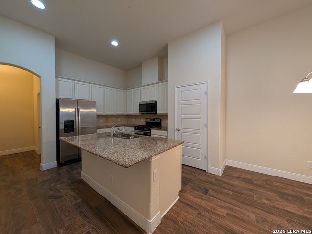 1231 Old Fm 306 Property Photo 6