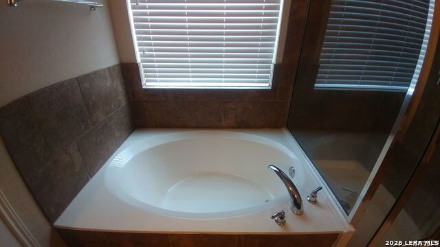 8206 Taft Crk Property Photo 4