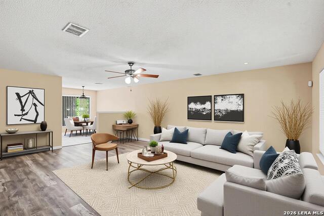 7911 Oval Mdws Property Photo 4