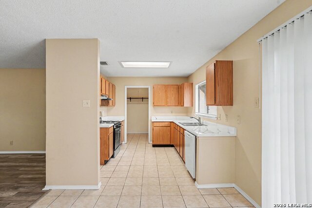 7911 Oval Mdws Property Photo 8