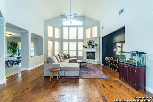 15814 Seekers St Property Photo 4