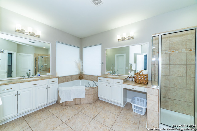 15814 Seekers St Property Photo 32