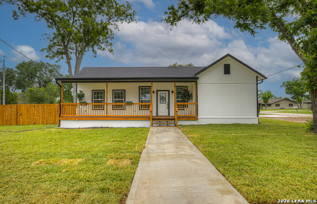 312 N Lavernia Property Photo 1