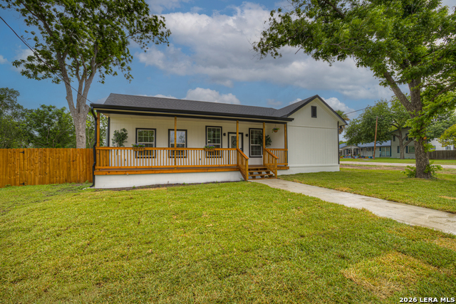 312 N Lavernia Property Photo 3