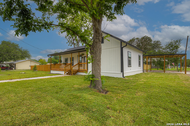 312 N Lavernia Property Photo 4