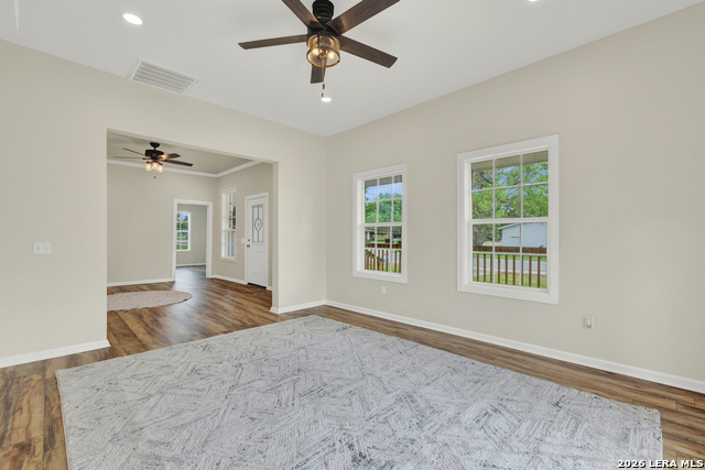 312 N Lavernia Property Photo 9