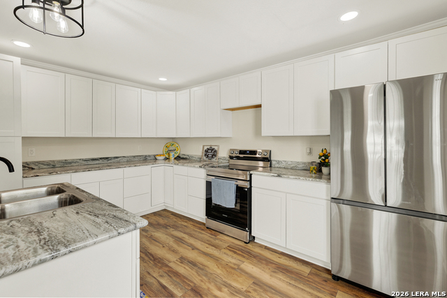 312 N Lavernia Property Photo 13
