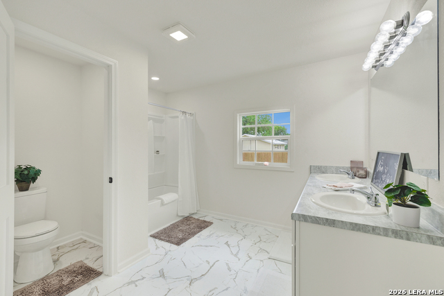 312 N Lavernia Property Photo 17