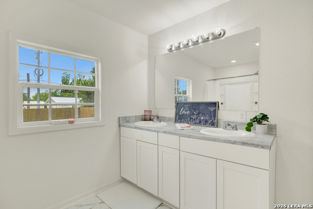312 N Lavernia Property Photo 19