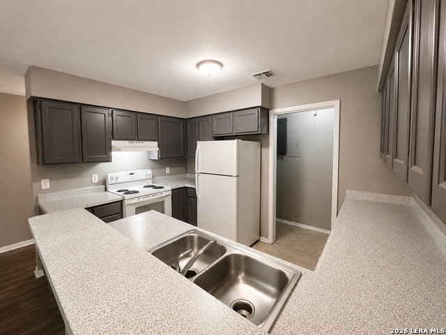 4704 Oakfield Way Property Photo 4