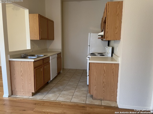14537 Clovelly Wood Property Photo 5