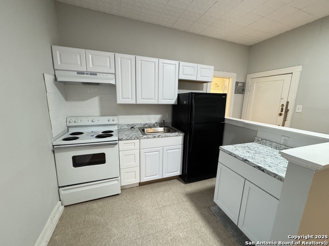 407 E Locust Property Photo 1