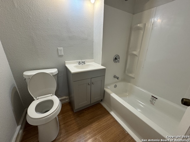 407 E Locust Property Photo 5
