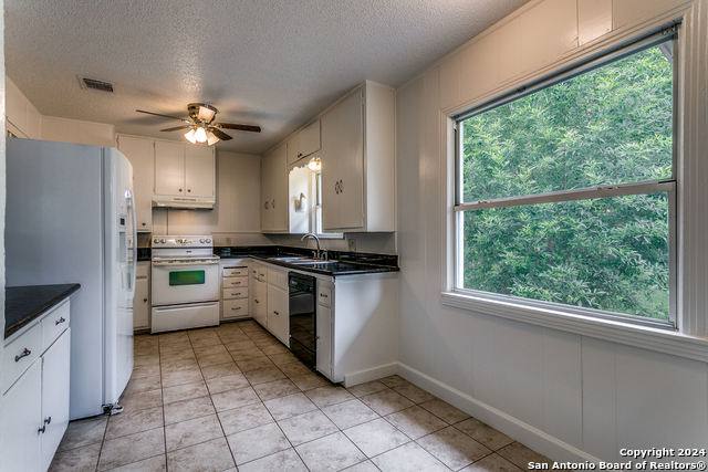 341 Tuttle Rd Property Photo 5