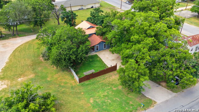 606 E Austin St Property Photo 6