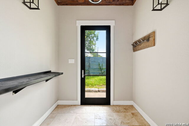 606 E Austin St Property Photo 7