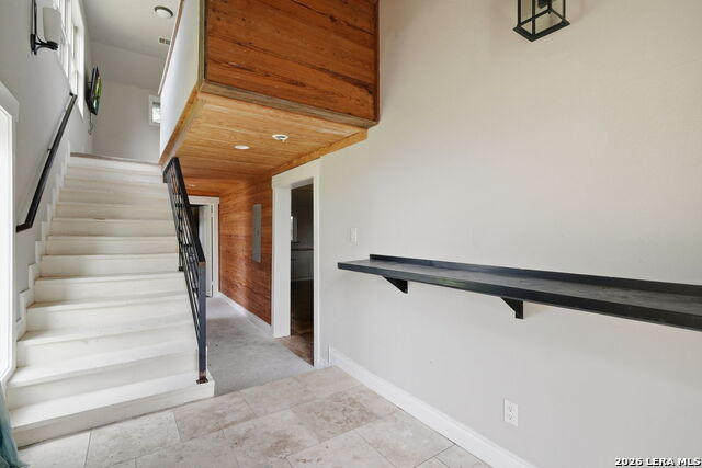 606 E Austin St Property Photo 8
