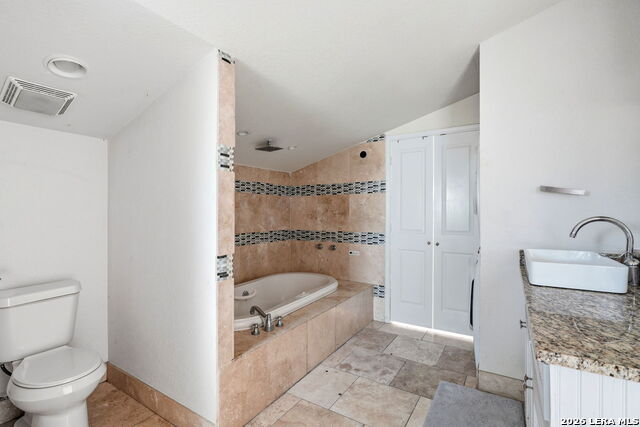 606 E Austin St Property Photo 14