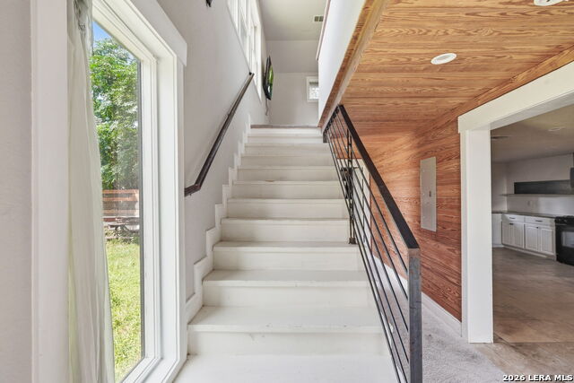 606 E Austin St Property Photo 19