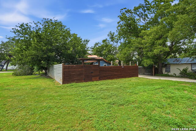 606 E Austin St Property Photo 33