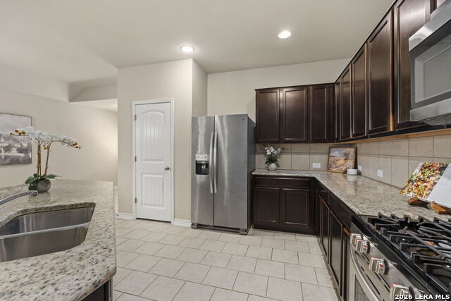 8750 Fischer Fls Property Photo 16