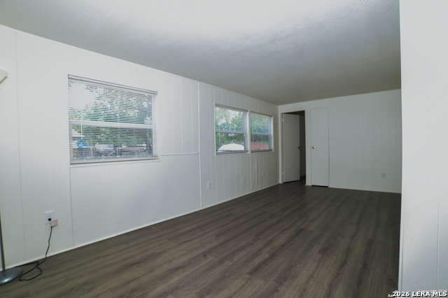 215 Greenlawn Ave Property Photo 5