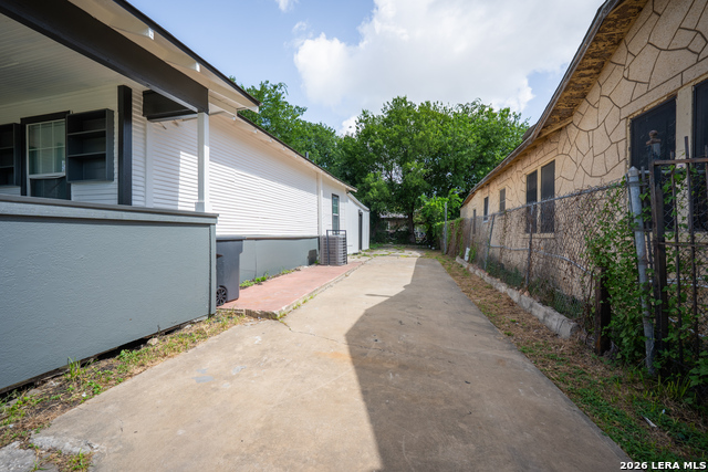 1731 Hays St Property Photo 2