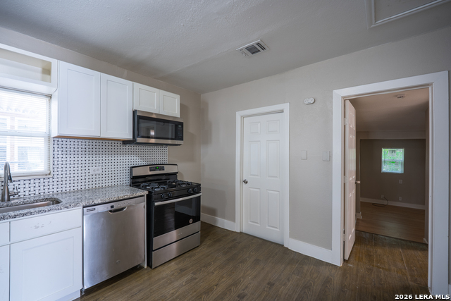 1731 Hays St Property Photo 7