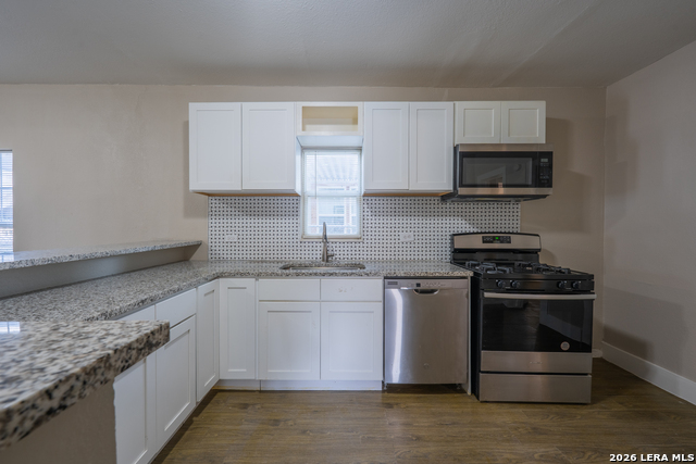 1731 Hays St Property Photo 8
