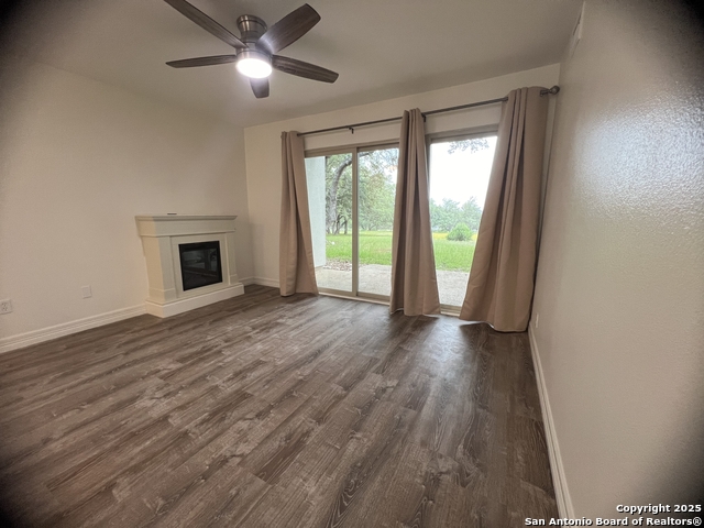 1033 Parkview Dr Property Photo 6