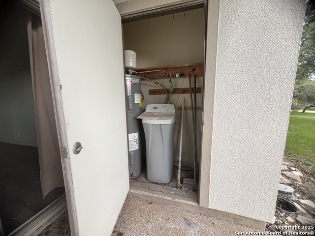 1033 Parkview Dr Property Photo 18