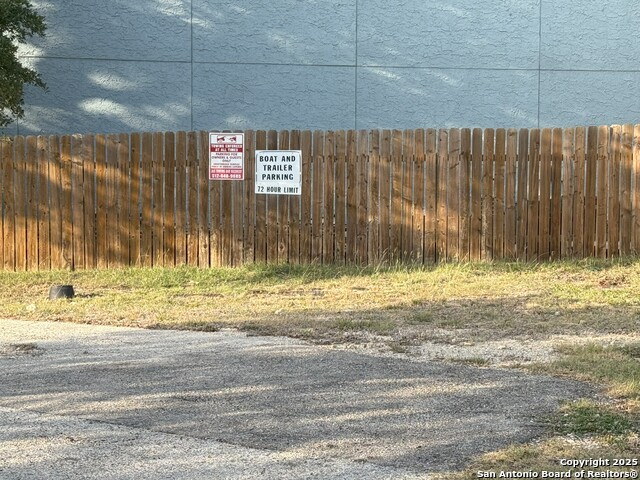 1033 Parkview Dr Property Photo 22