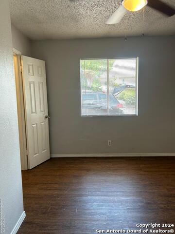 5609 Lochmoor Property Photo 6