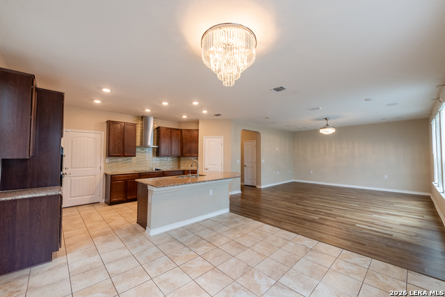 5526 Castle Brook Dr Property Photo 6