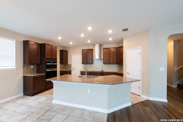5526 Castle Brook Dr Property Photo 8