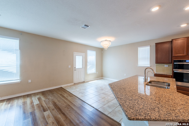 5526 Castle Brook Dr Property Photo 10