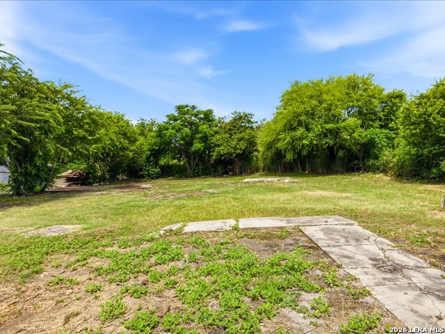 1203 S Comal Property Photo 4
