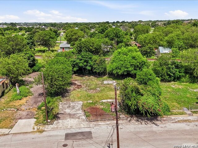 1203 S Comal Property Photo 7