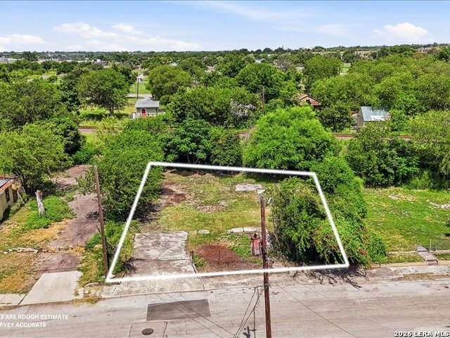 1203 S Comal Property Photo 8