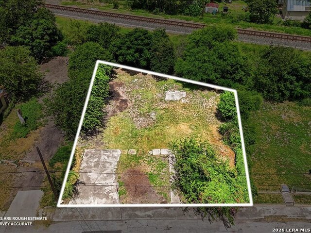 1203 S Comal Property Photo 10