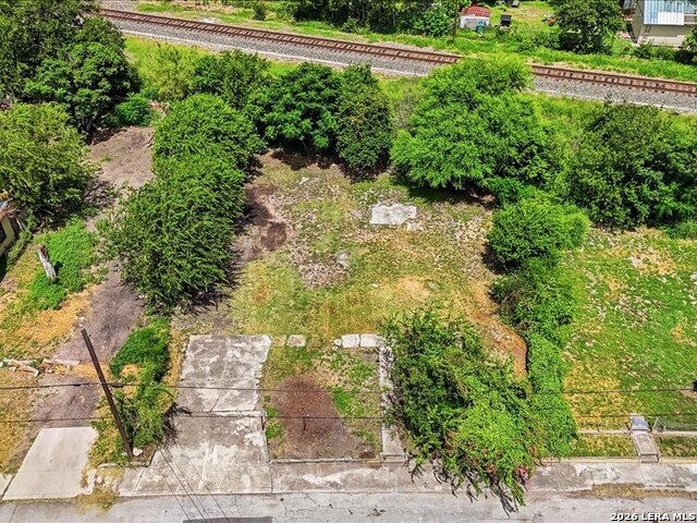 1203 S Comal Property Photo 11