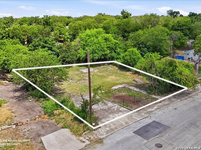 1203 S Comal Property Photo 12