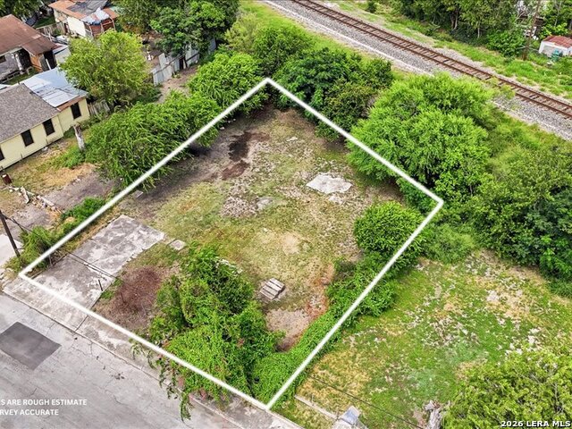 1203 S Comal Property Photo 16