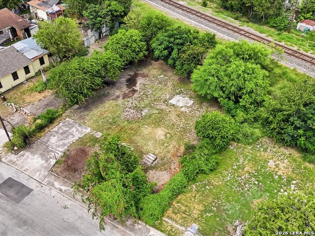 1203 S Comal Property Photo 17